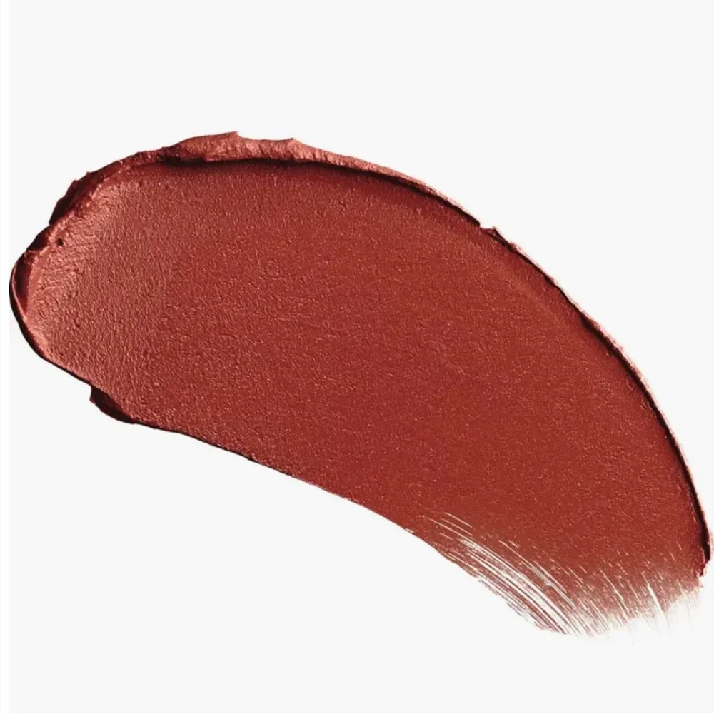 CHARLOTTE TILBURY Matte Revolution Lipstick- M.I. KISS